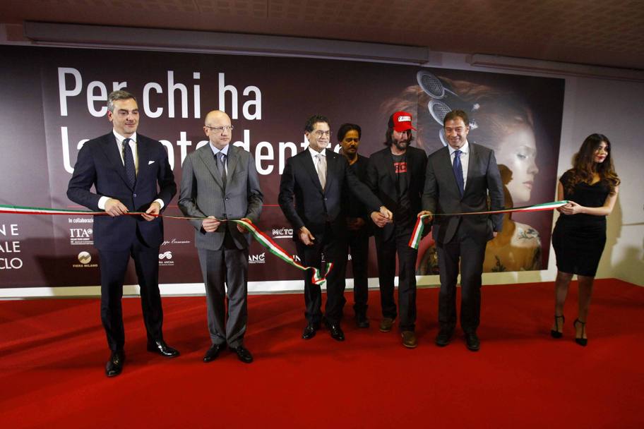 Il presidente di Confindustria Vincenzo Boccia (secondo da sinistra) all&#39;inaugurazione di Eicma 2017